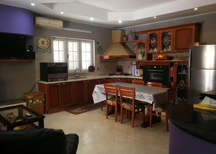 לינה וארוחת בוקר Giosa 2*